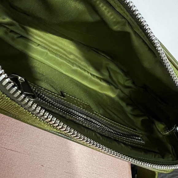 Gucci Off The Grid Adjustable Green Belt Bag - Picture 7 of 7